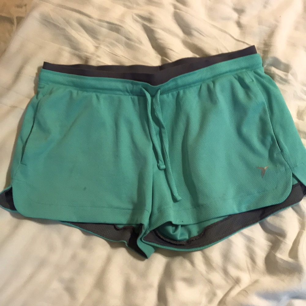 Old navy athletic shorts with pockets